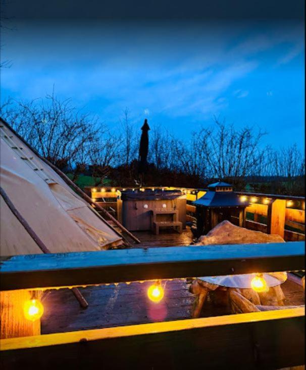 מלון Thirkleby Burtree House & Retreats Tipi With Secluded Hot Tub מראה חיצוני תמונה